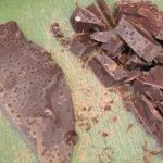 Kodėl šokoladas tampa baltas ir ar galima jį valgyti: ekspertas papasakojo apie visus nisus Kodėl šokoladas tampa baltas ir ar galima jį valgyti: ekspertas