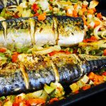 Kvapni ir skani skumbrė orkaitėje: šeima prašo gaminti tik taip Kvapni ir skani skumbrė orkaitėje: šeima prašo gaminti tik taip