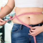 Treneris atskleidė, kaip, praėjus 40-čiai metų, pasiekti plokščią pilvuką skiriant vos 7 minutes ryte. Treneris atskleidė, kaip, praėjus 40-čiai metų, pasiekti plokščią pilvuką skiriant